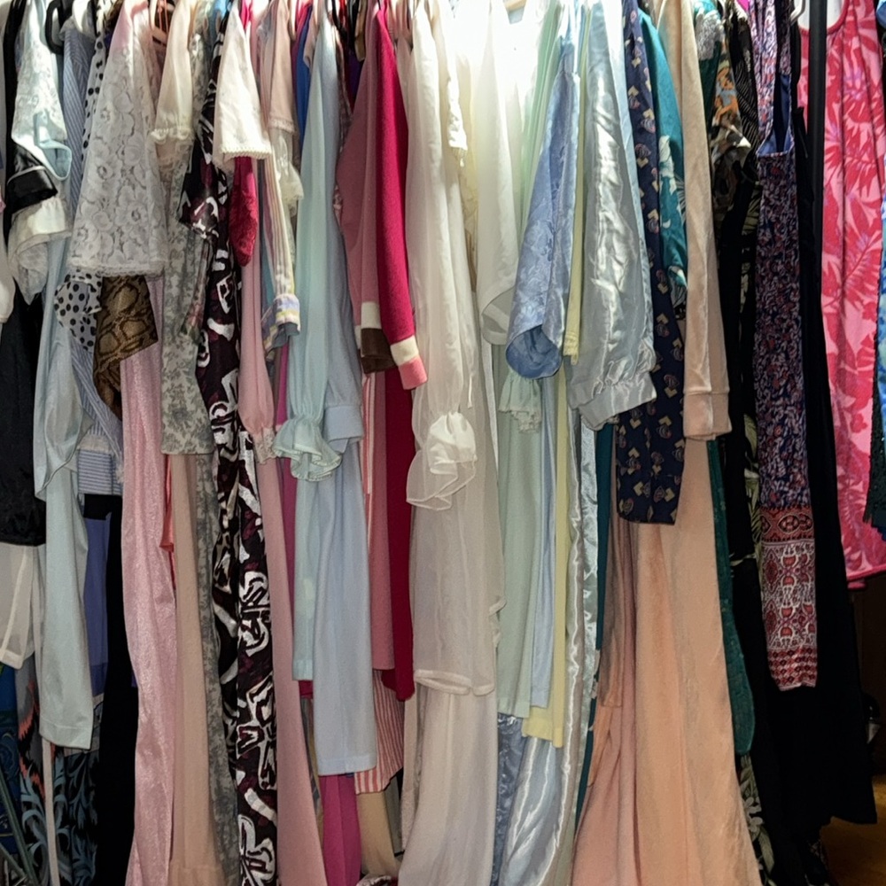 Iโm live!!! Vintage to Modern!All sizes styles.True vintage pieces, - Picture 5 of 7